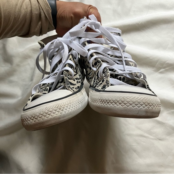 Converse Black and White High-Top Sneakers with Urban Art Design - Picture 4 of 9